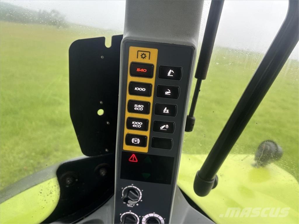 CLAAS ARION 610 Traktory