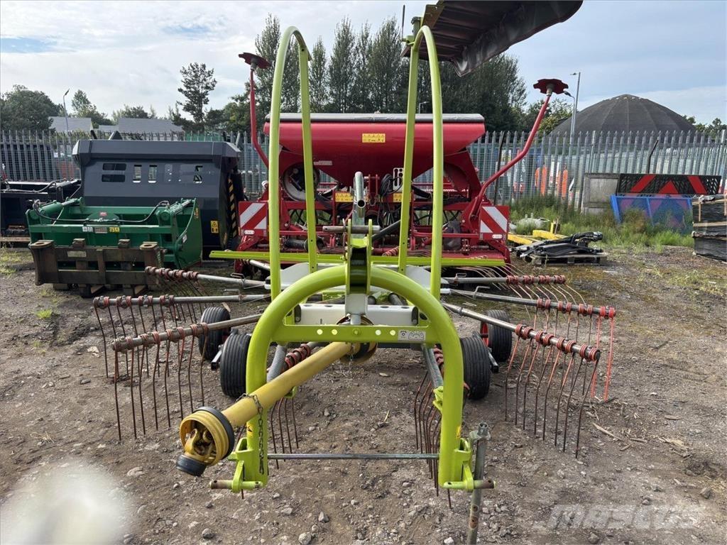 CLAAS LINER 450 Obracače a zhrabovače sena