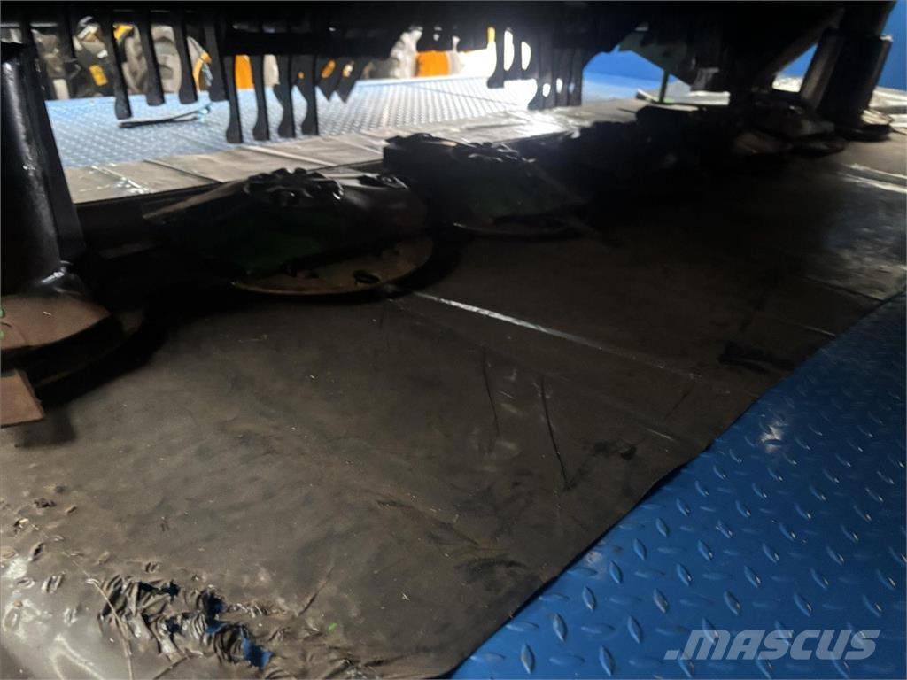 John Deere F310R Žacie stroje