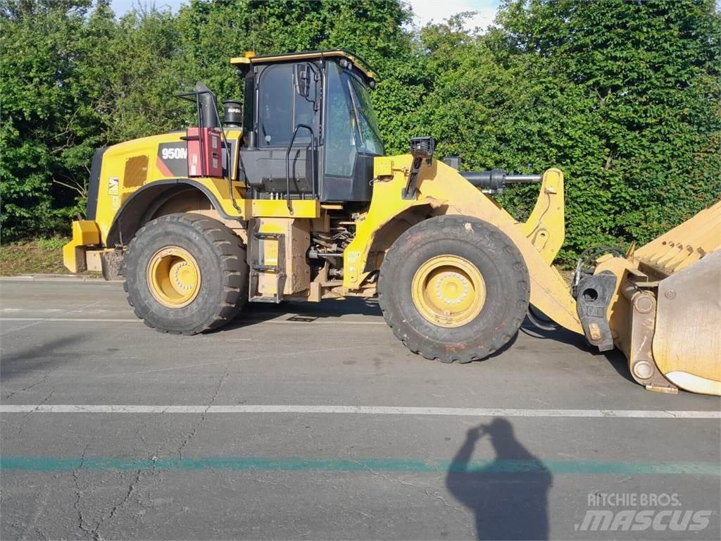 CAT 950M Kolesové nakladače