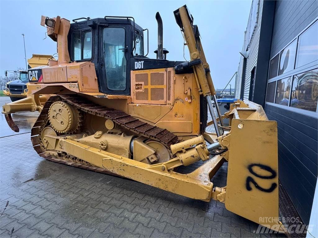 CAT D6T Pásové dozéry