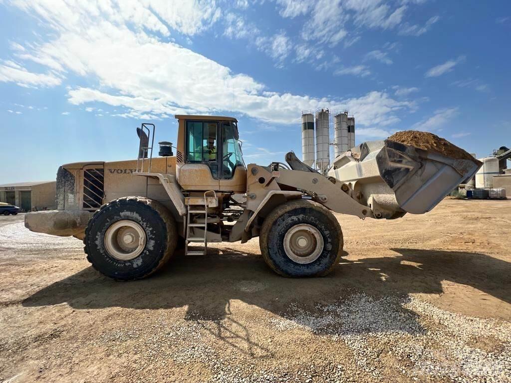 Volvo L180F Kolesové nakladače