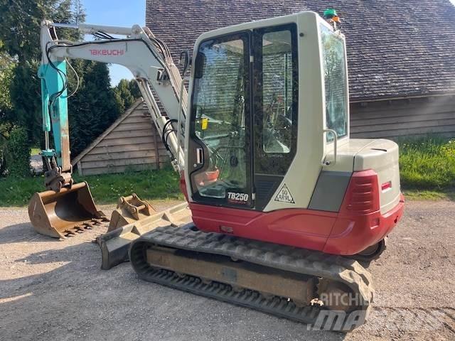 Takeuchi TB250 Midi rýpadlá 7 t - 12 t