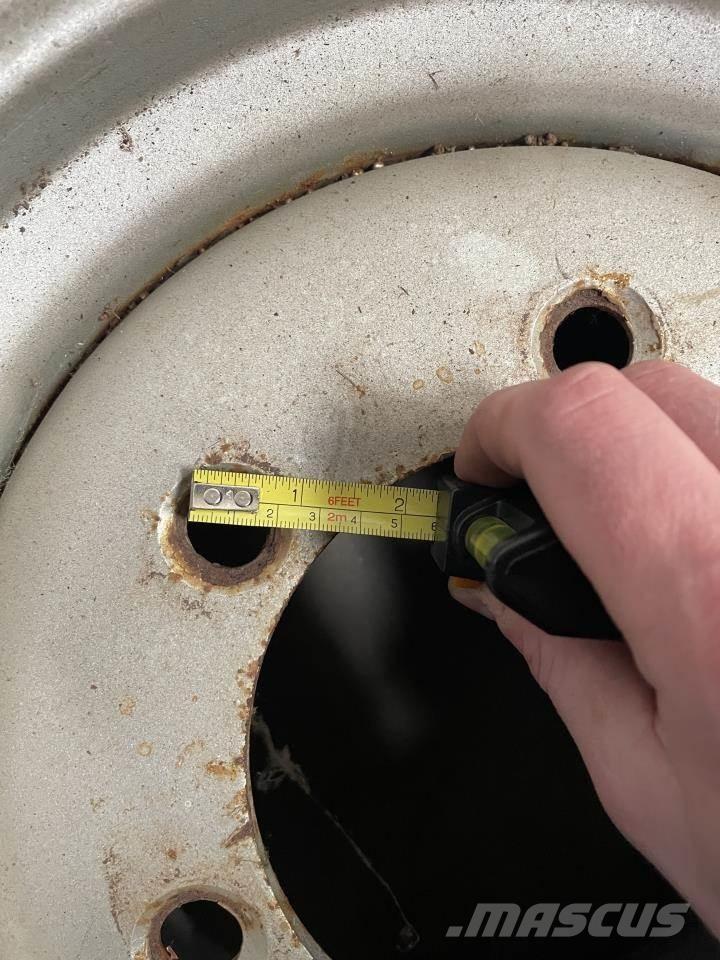  27X10,5X15 Pneumatiky, kolesá a ráfiky