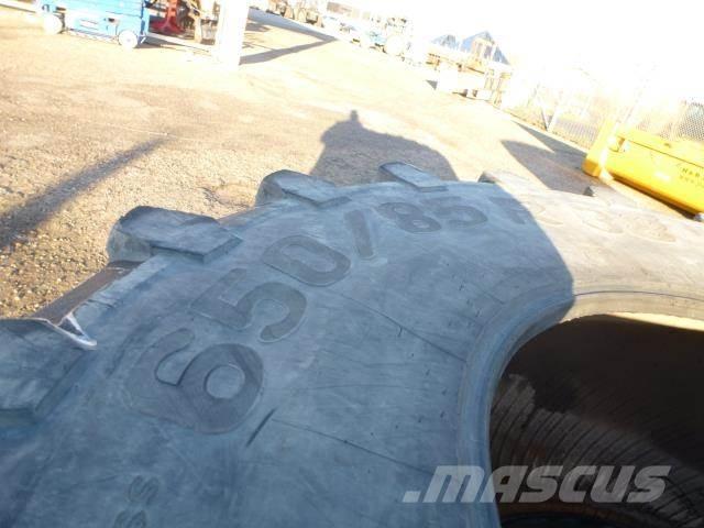  650/85X38 Pneumatiky, kolesá a ráfiky