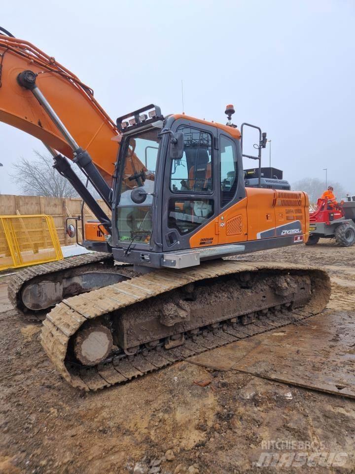 Doosan 255-5 Pásové rýpadlá