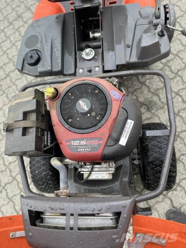 Husqvarna R13C Kompaktné traktory