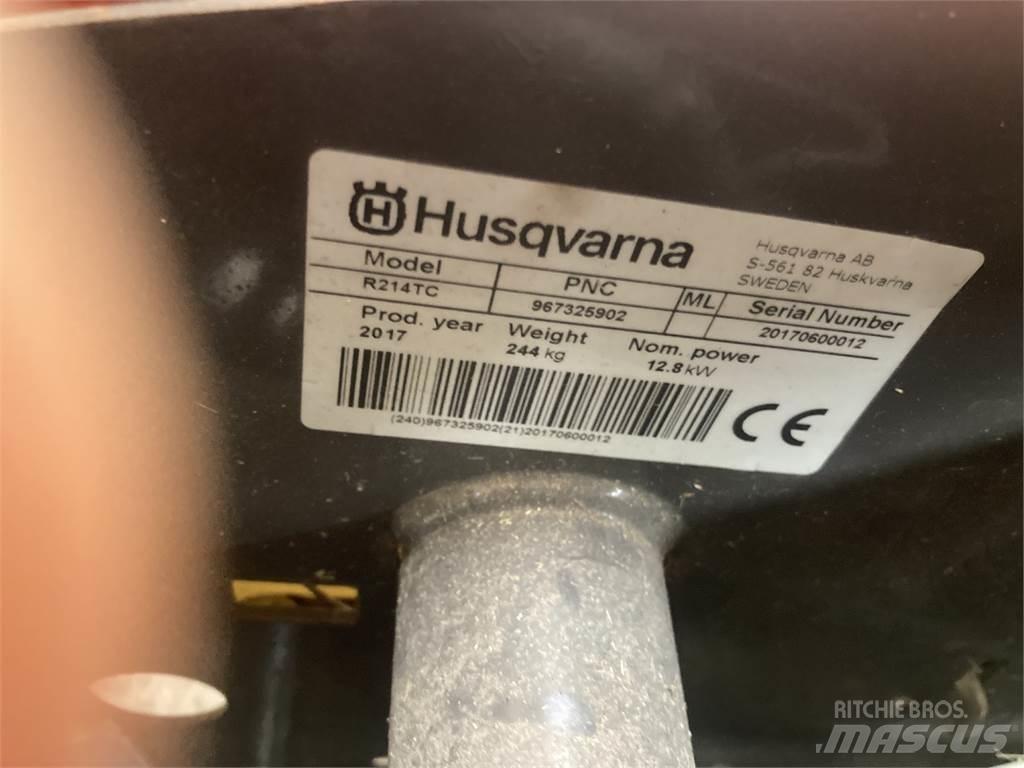 Husqvarna R214TC Žacie stroje