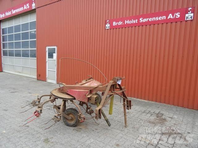 JF CR 320 Obracače a zhrabovače sena