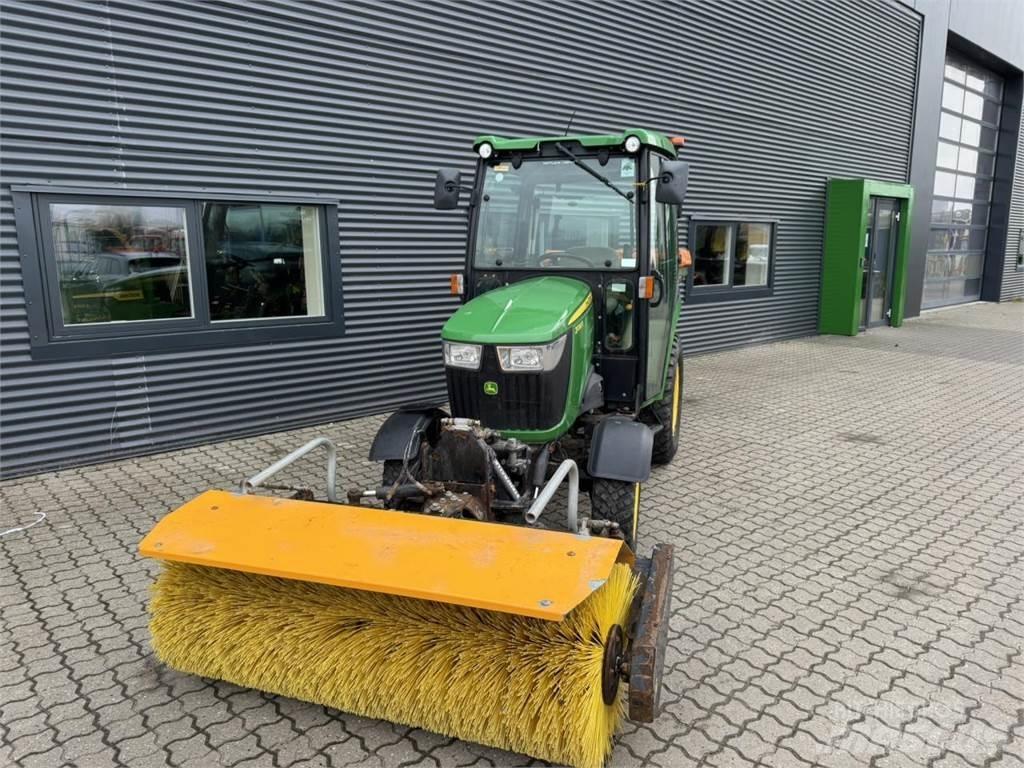 John Deere 2036R Kompaktné traktory