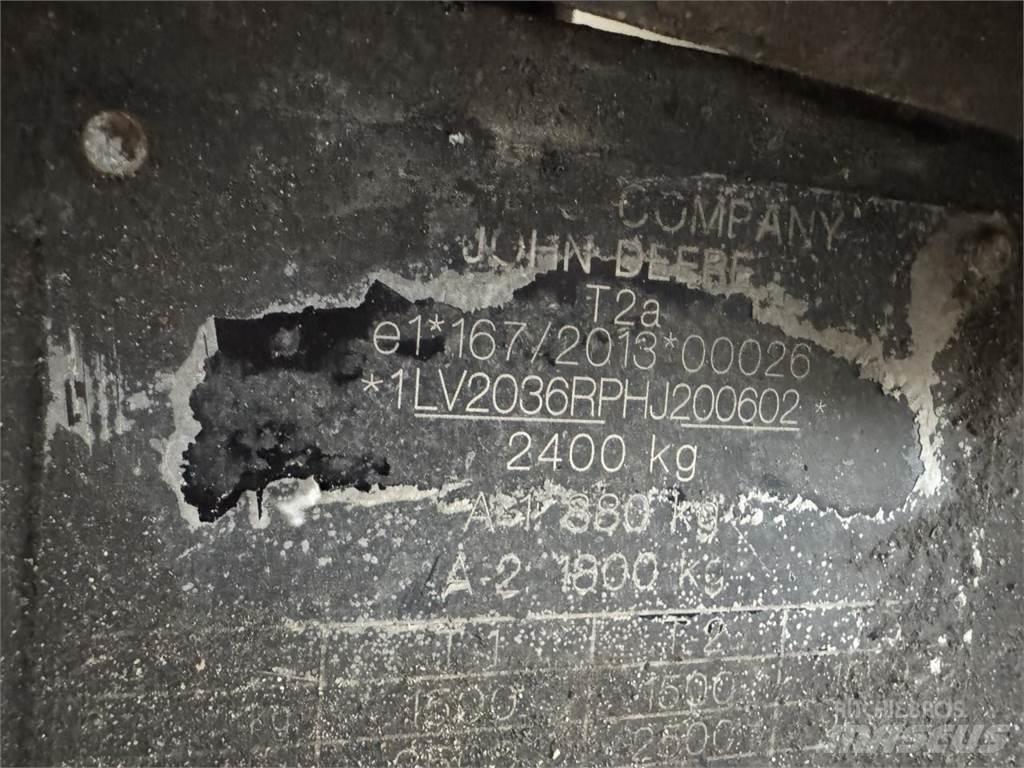 John Deere 2036R Kompaktné traktory