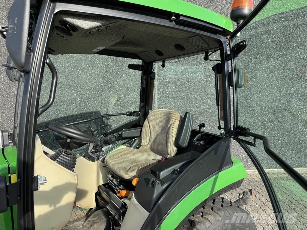 John Deere 2038R Kompaktné traktory