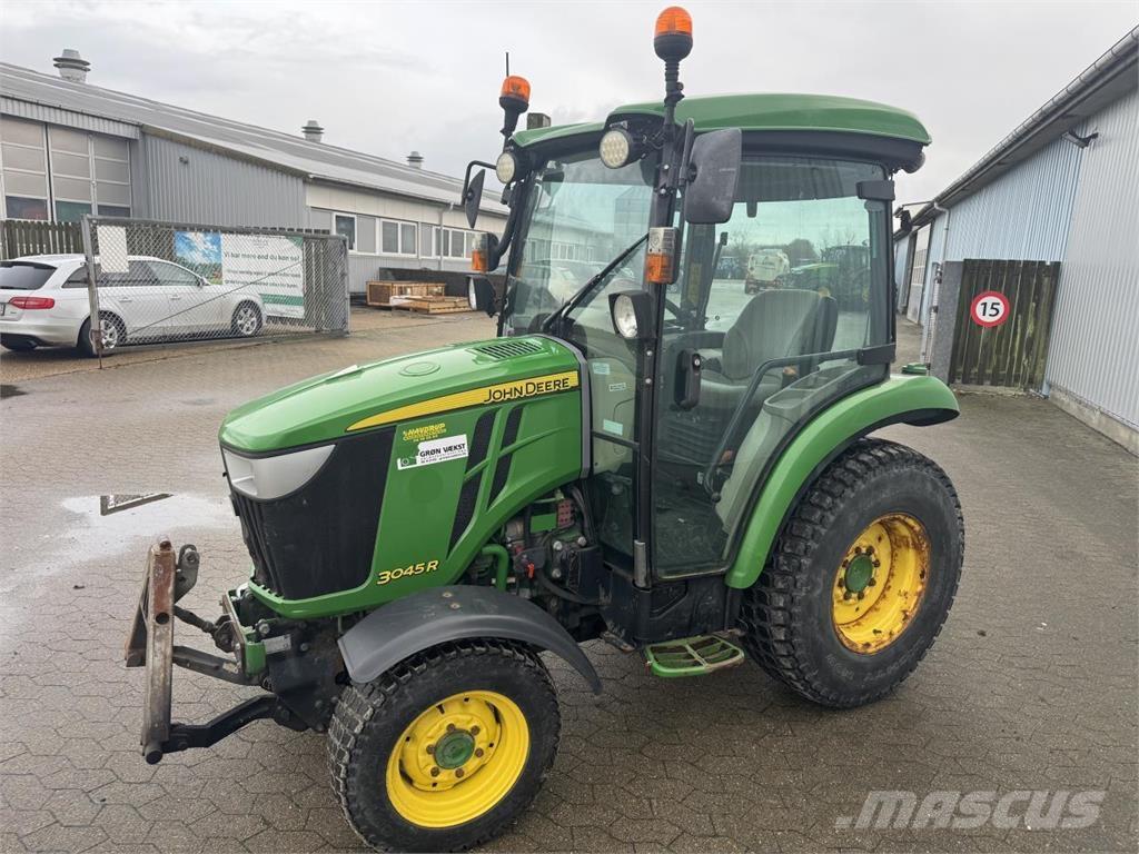 John Deere 3045R Kompaktné traktory