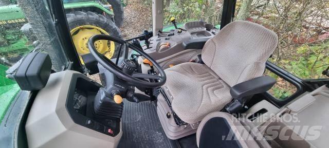 John Deere 5115M Traktory