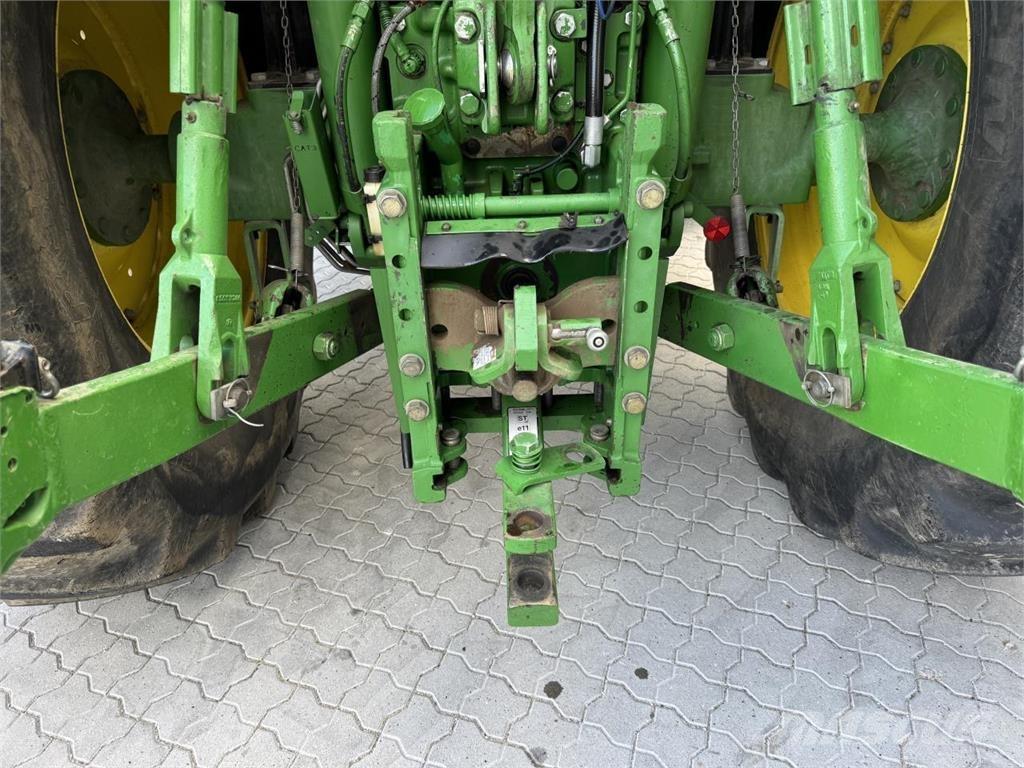 John Deere 6210 Traktory