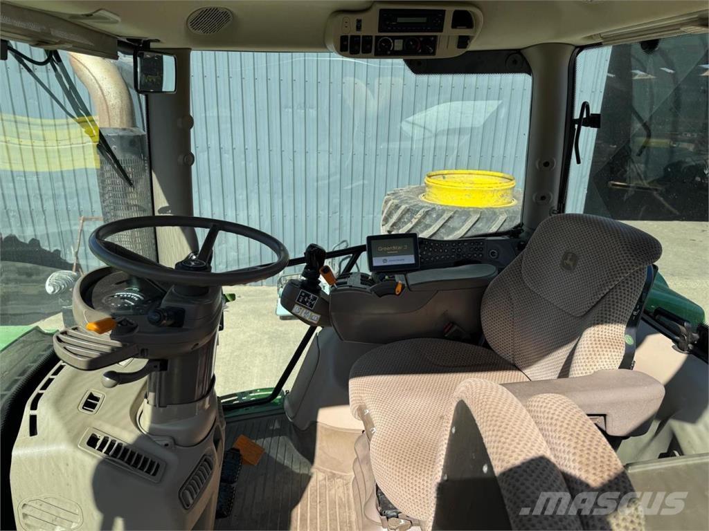 John Deere 6210R Traktory