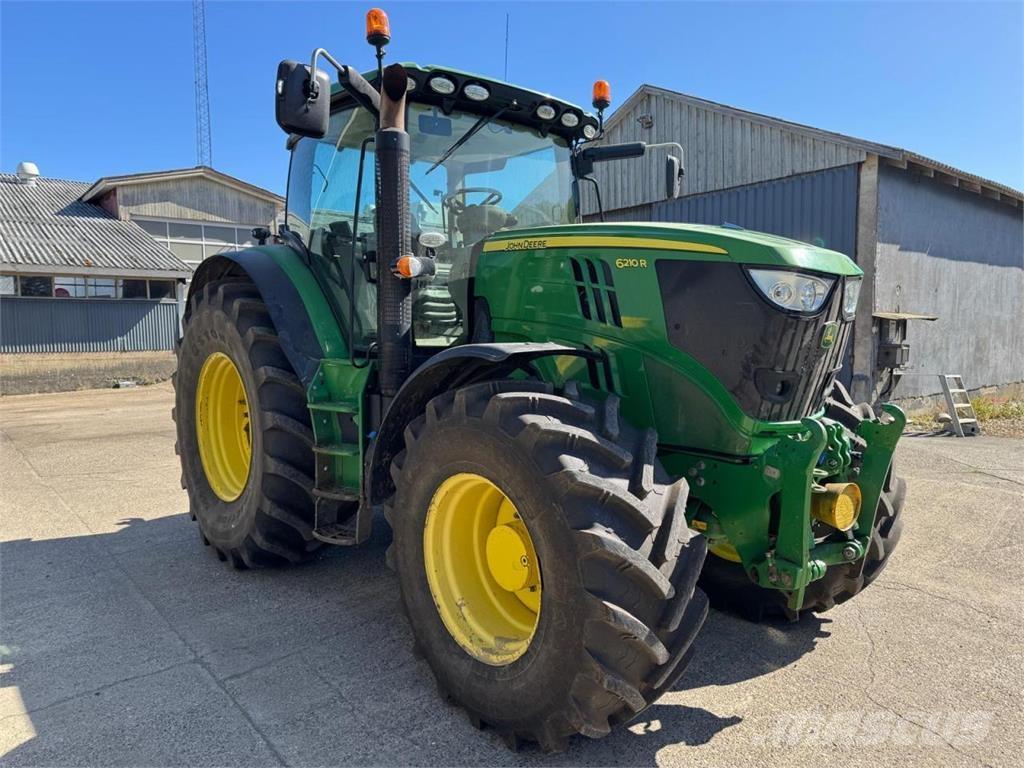 John Deere 6210R Traktory