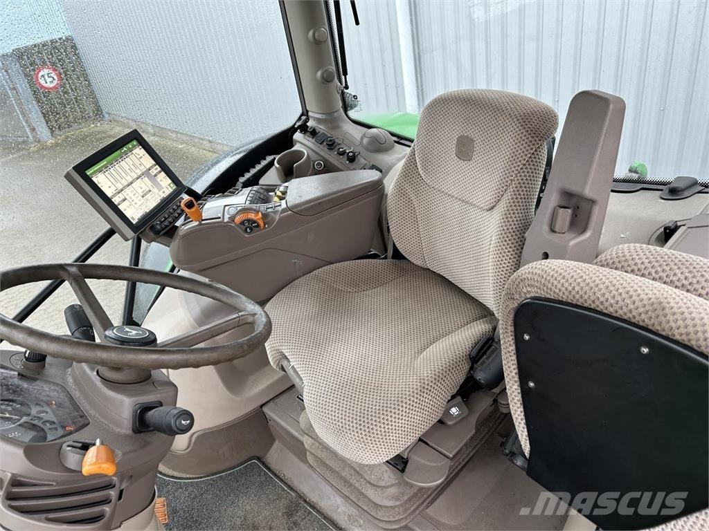 John Deere 6215R Traktory