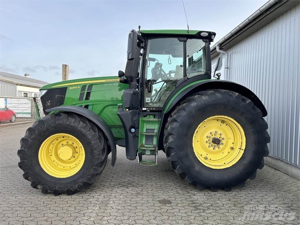 John Deere 6250R Traktory