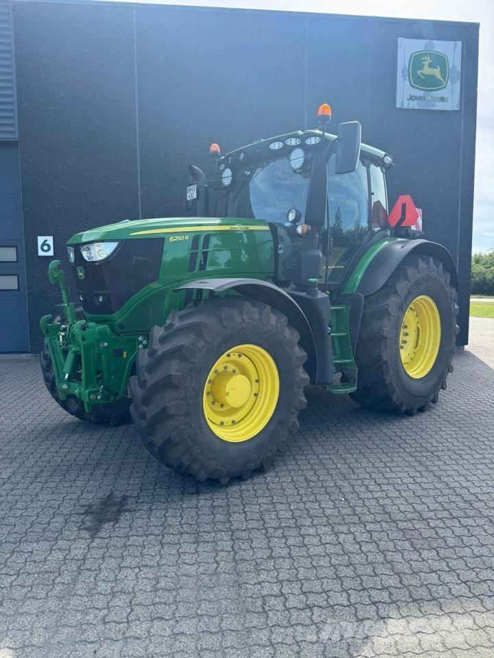 John Deere 6250R Traktory