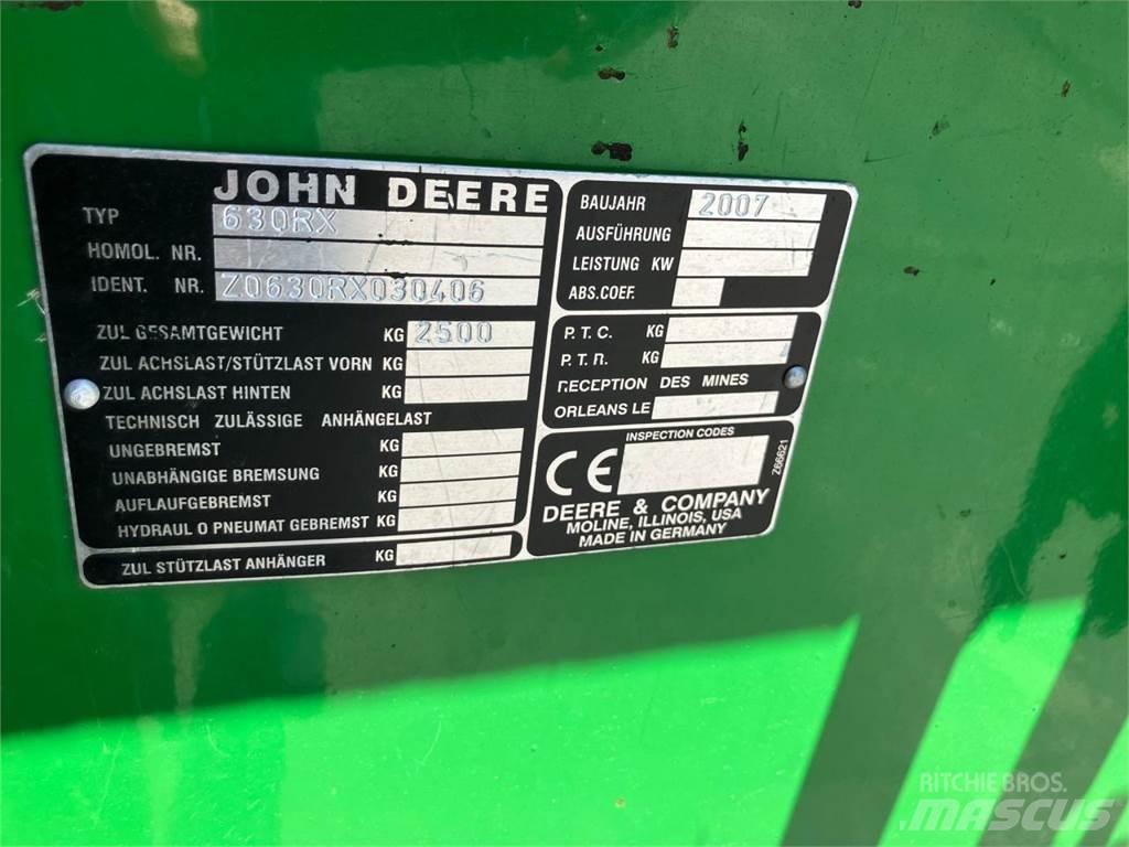 John Deere 630R Kombajnove hlavice