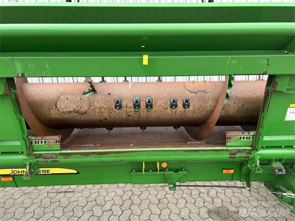 John Deere 635R Kombajnove hlavice