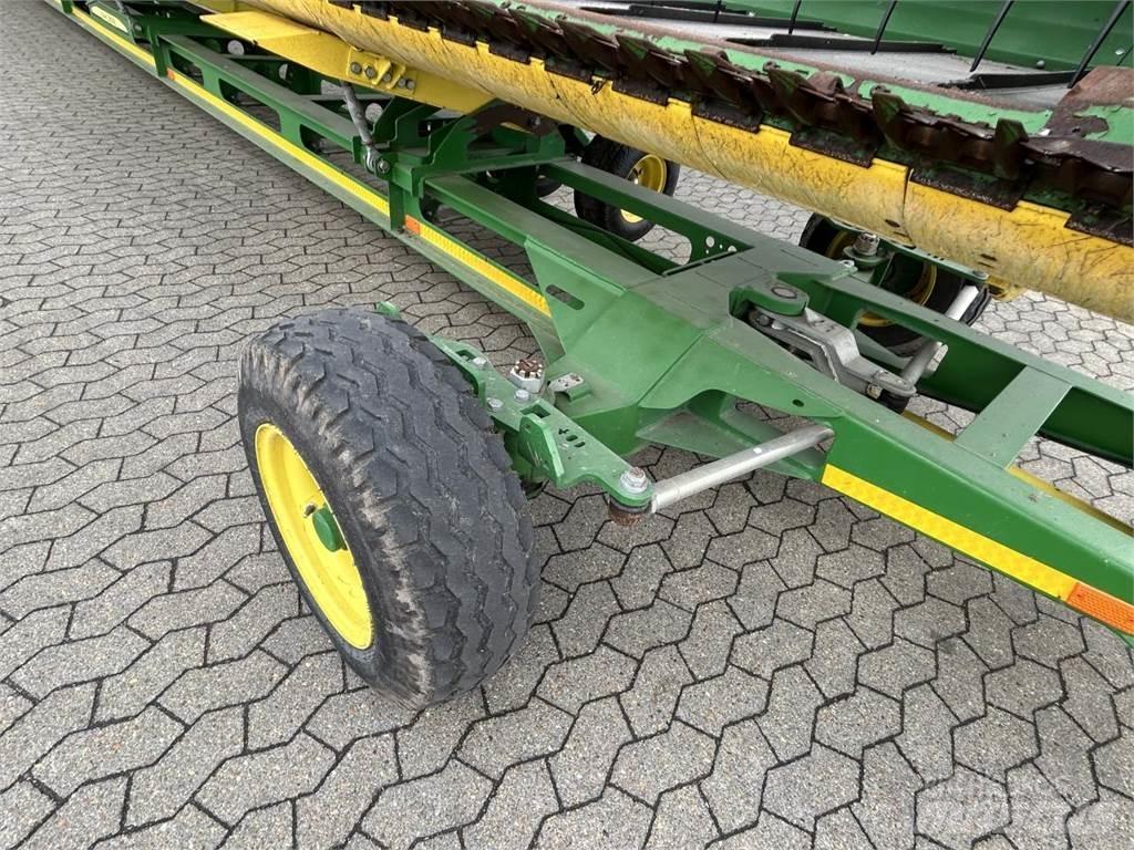 John Deere 640D Kombajnove hlavice