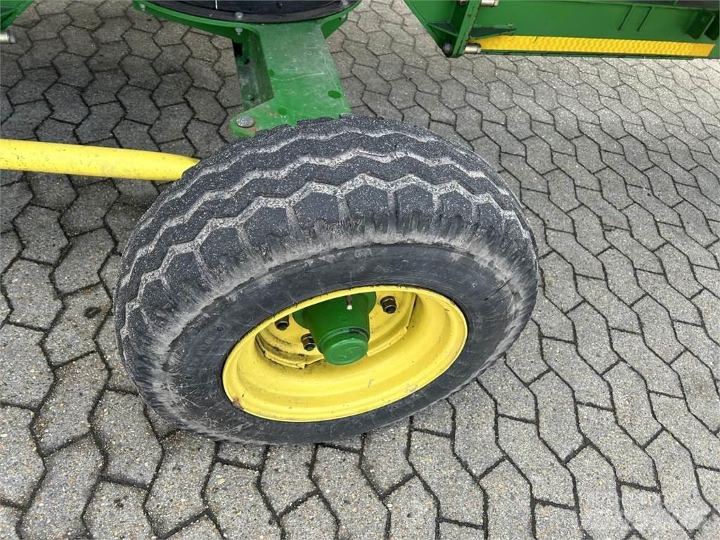 John Deere 640D Kombajnove hlavice