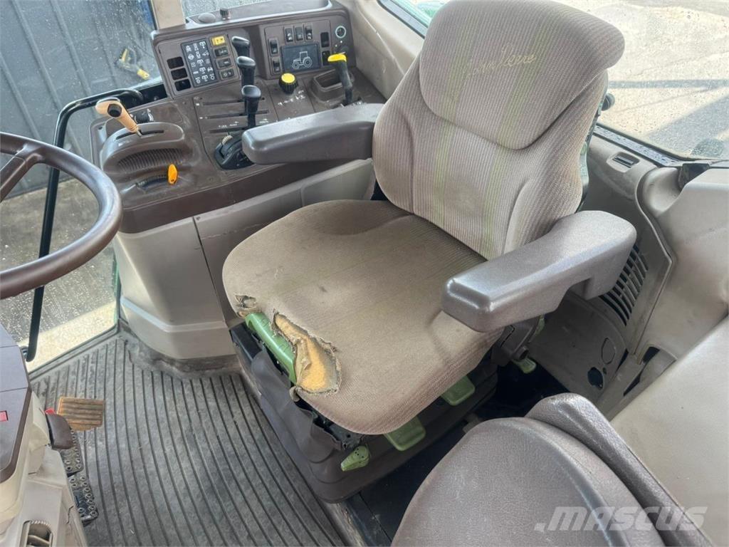 John Deere 6820 Traktory