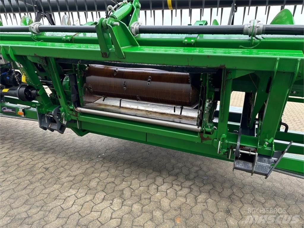 John Deere 735D Kombajnove hlavice