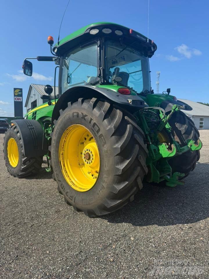 John Deere 8310R Traktory