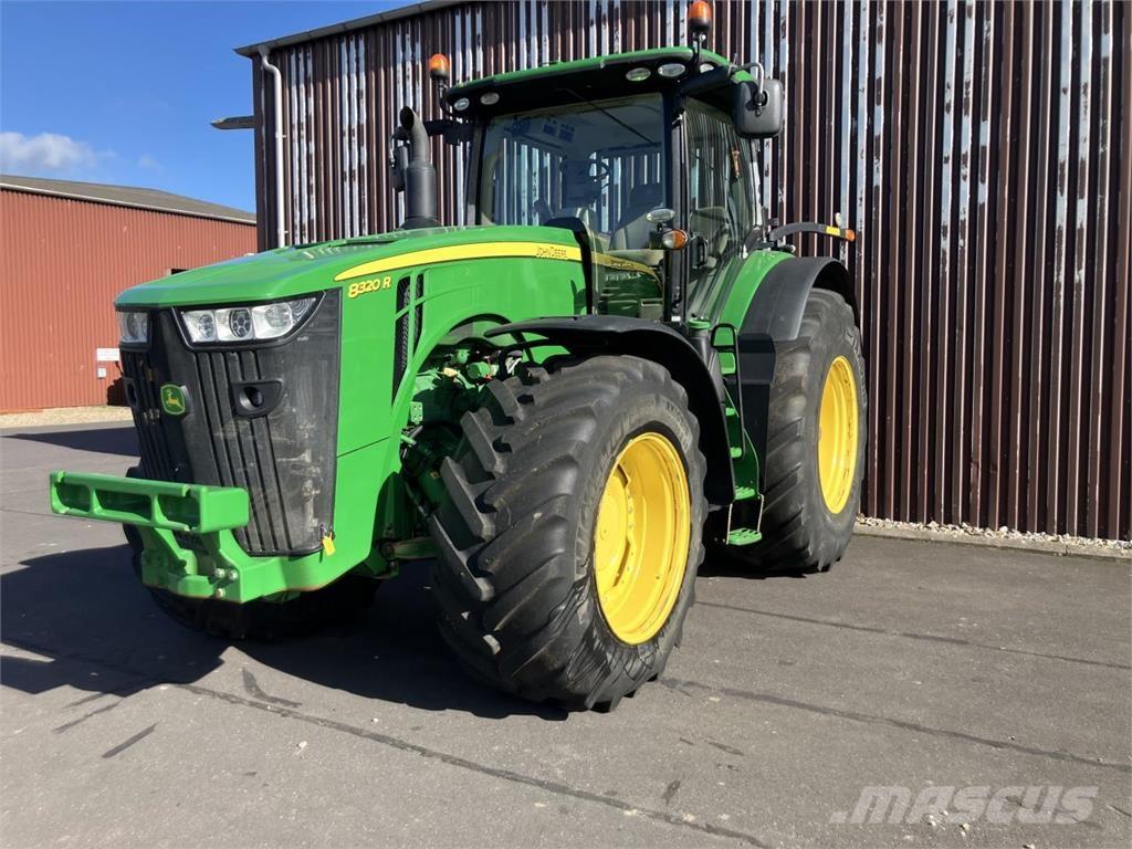 John Deere 8320R Traktory