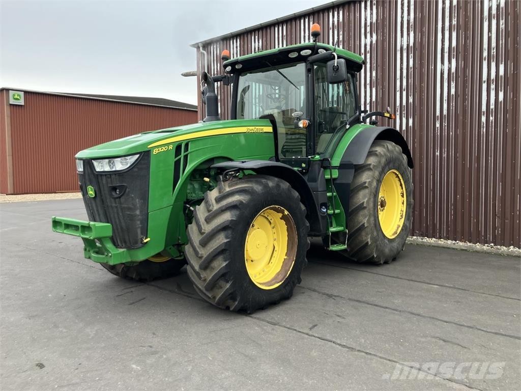 John Deere 8320R Traktory