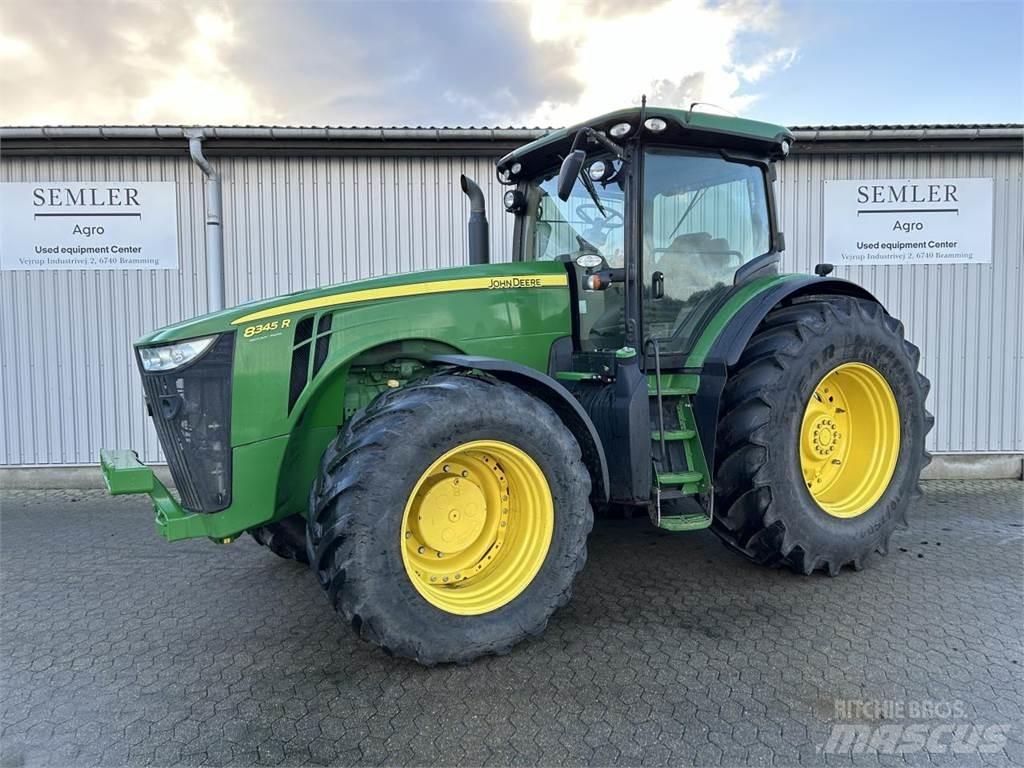 John Deere 8345R Traktory