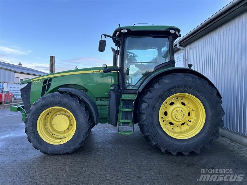 John Deere 8345R Traktory