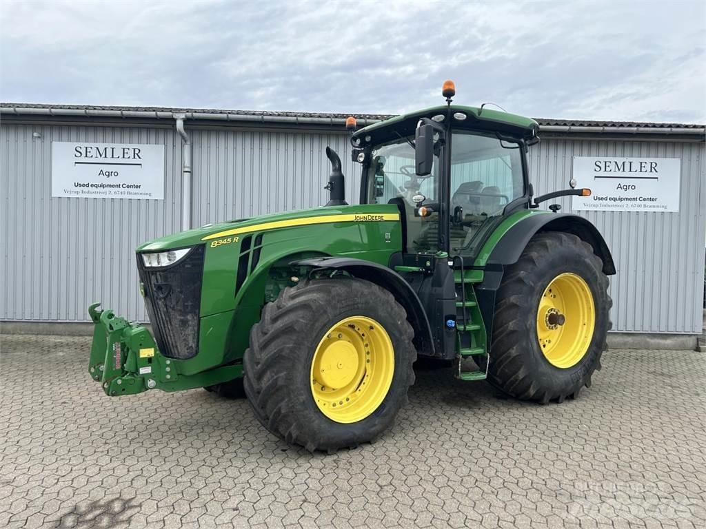 John Deere 8345R Traktory