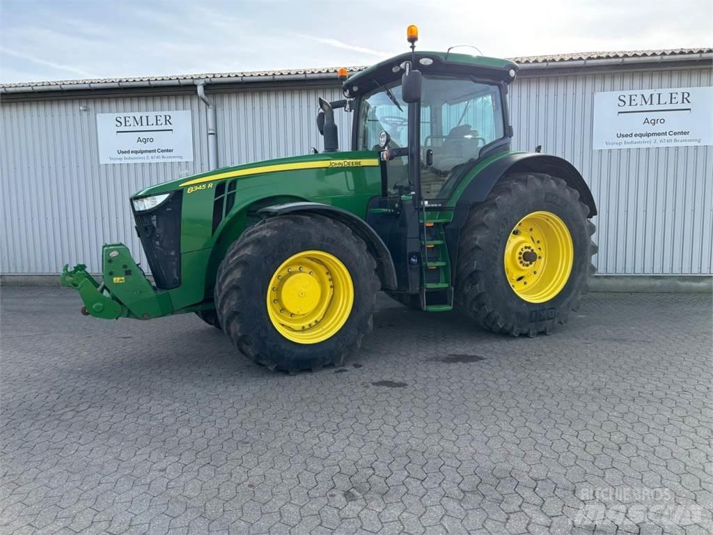John Deere 8345R Traktory