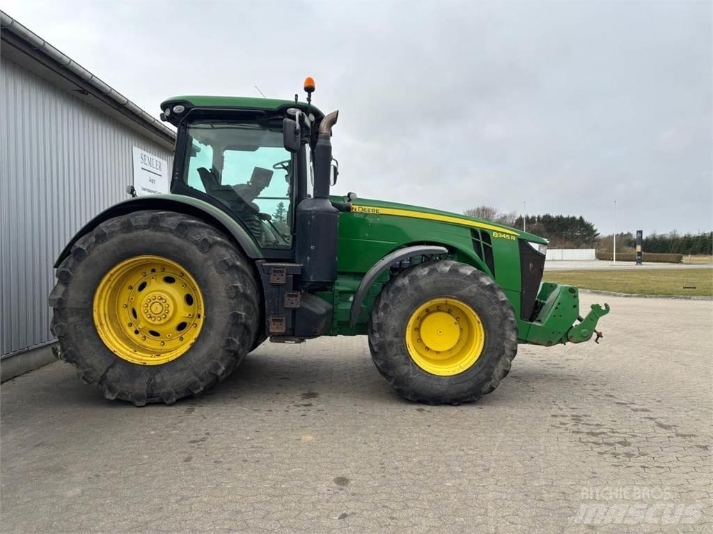 John Deere 8345R Traktory