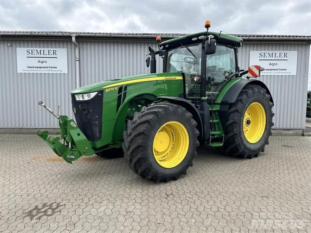 John Deere 8370R Traktory