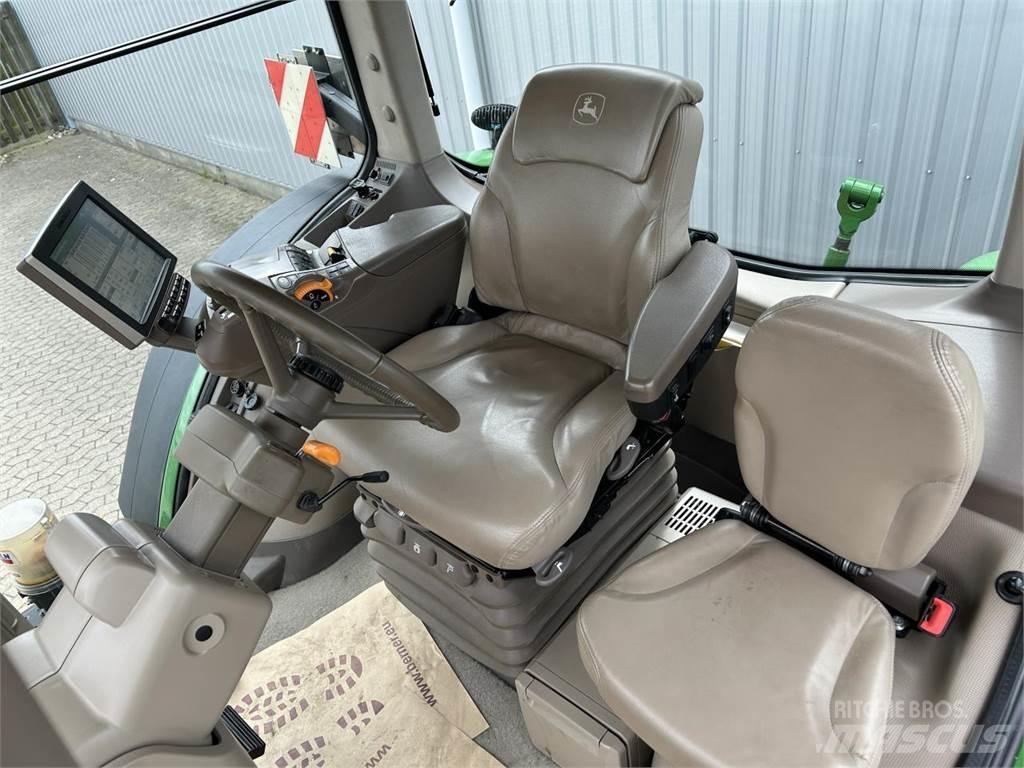 John Deere 8370R Traktory