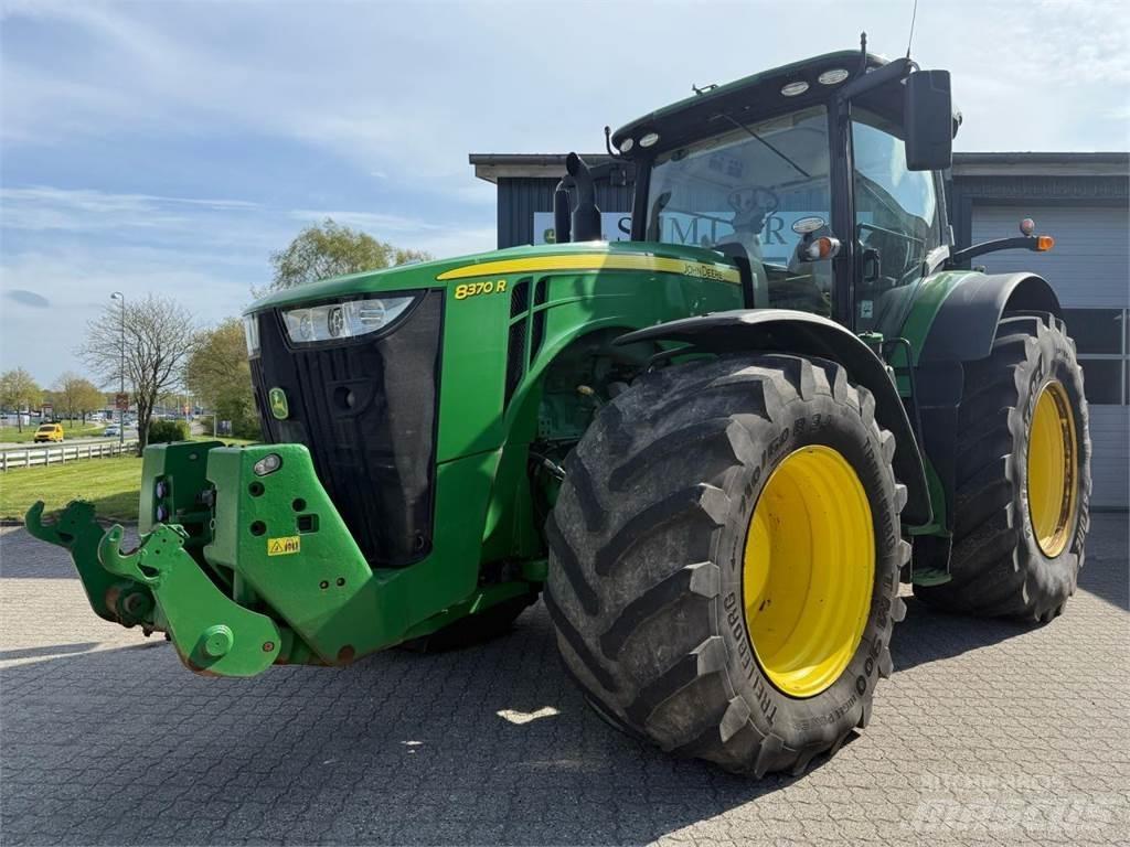 John Deere 8370R Traktory