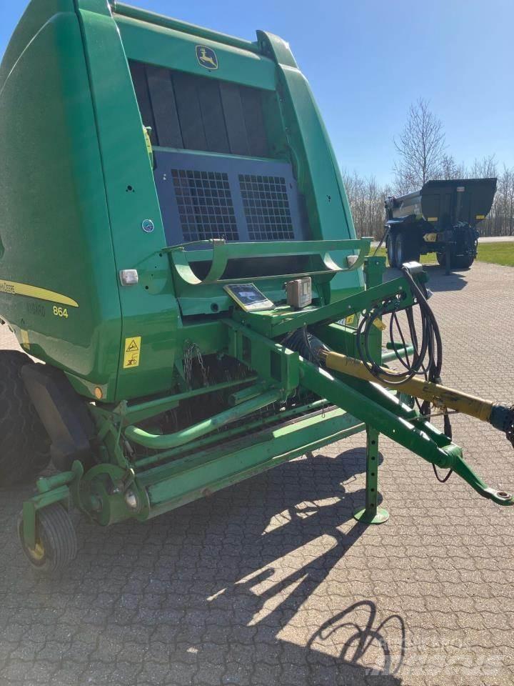 John Deere 864 Lisy na okrúhle balíky