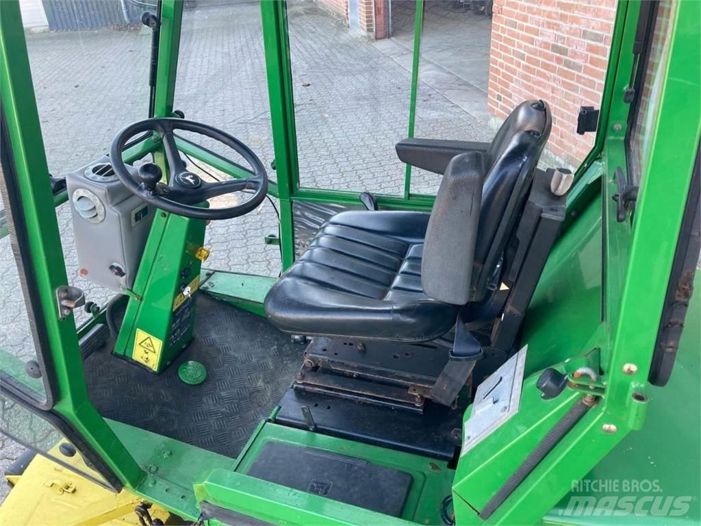 John Deere F935 Kompaktné traktory