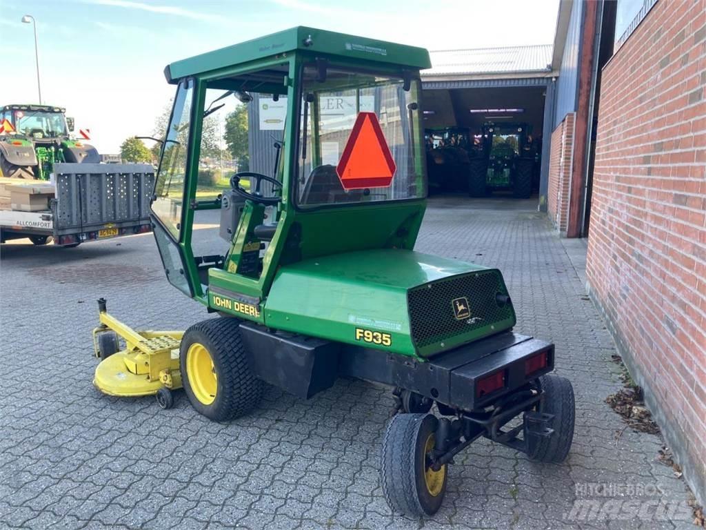 John Deere F935 Kompaktné traktory