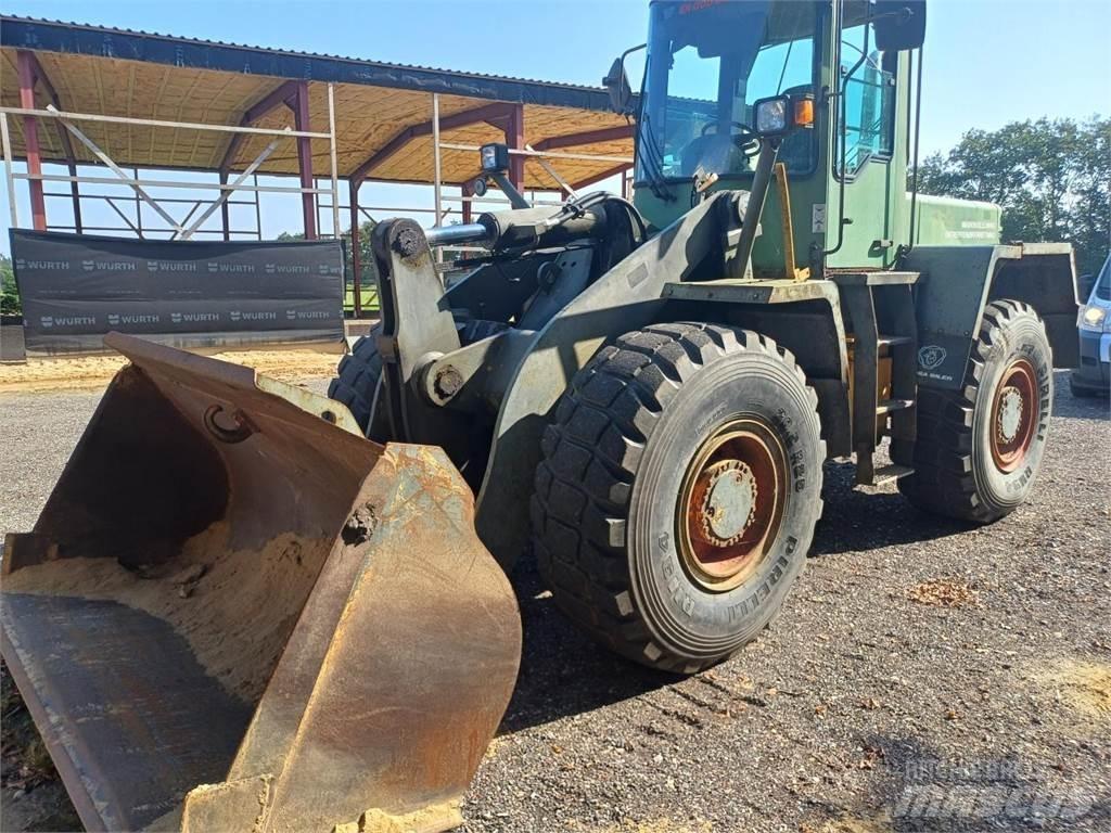 Komatsu WA270 Kolesové nakladače