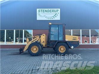 Komatsu WA90 Kolesové nakladače