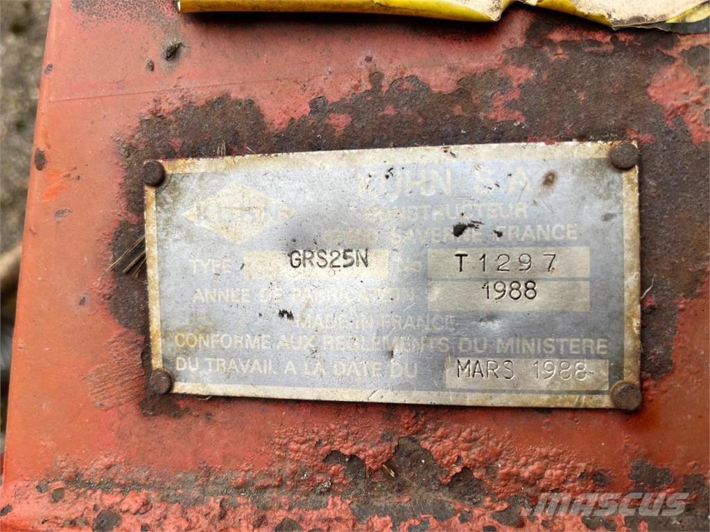 Kuhn GSR 25 N Obracače a zhrabovače sena