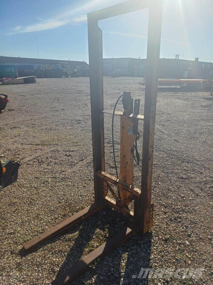  LØFTETÅRN Ďalšie príslušenstvo traktorov