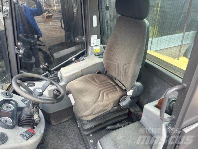 Mecalac AX700 Kolesové nakladače