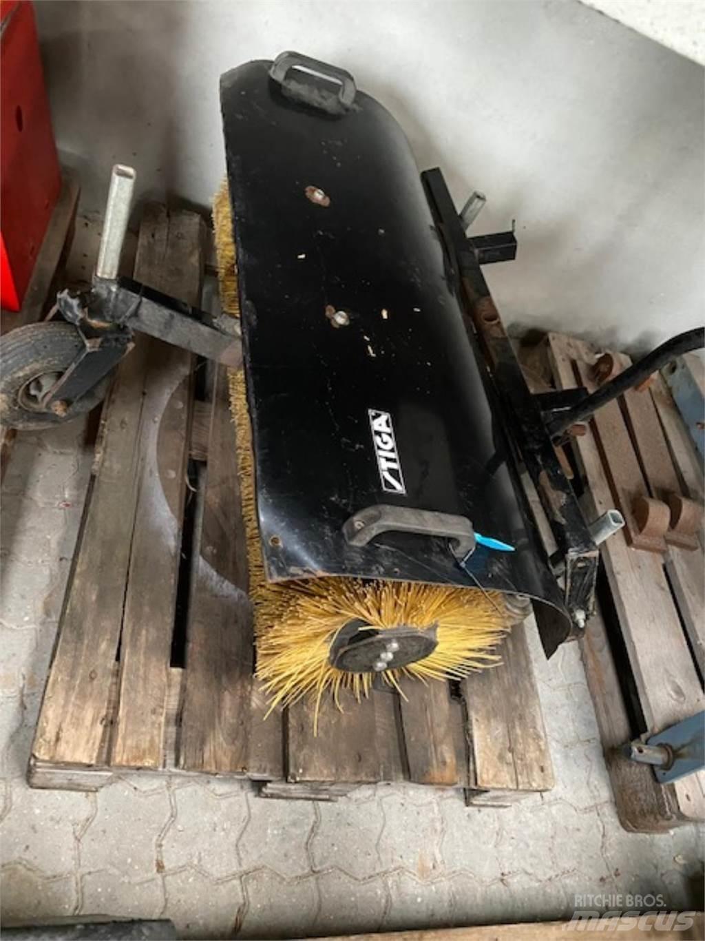 Stiga KOST 85CM Kompaktné traktory